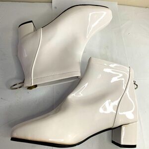 NWOT• White Patent Booties Size 42/10.5